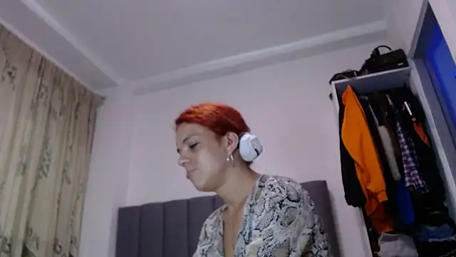 saara_johnson496 live cam on StripChat