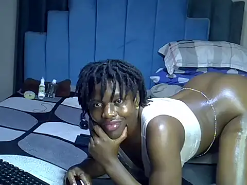 melanin_moon live cam on StripChat