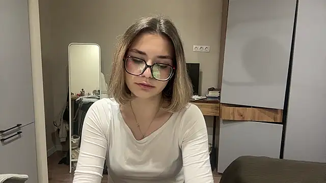 AnnaVelvetFire live cam on StripChat