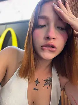 sophie_valencia live cam on StripChat