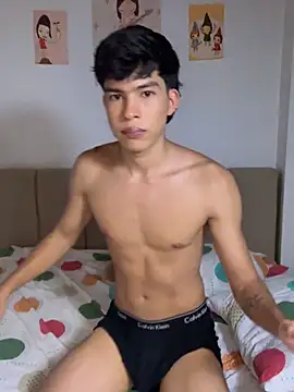 GoldenBenn live cam on StripChat