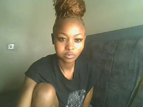 Prettyquueen live cam on StripChat