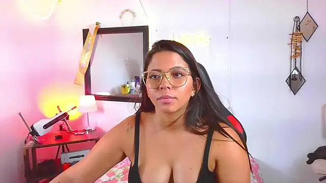 Megaan_Greey live cam on StripChat