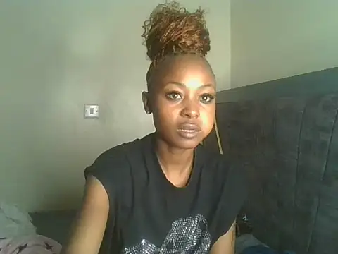 Prettyquueen live cam on StripChat