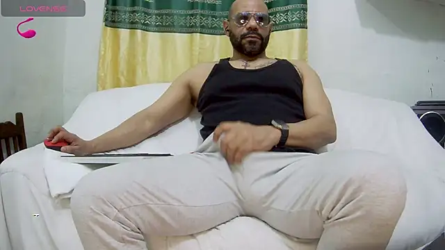 bruce_bigg live cam on StripChat