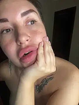 Roxana_Bell live cam on StripChat