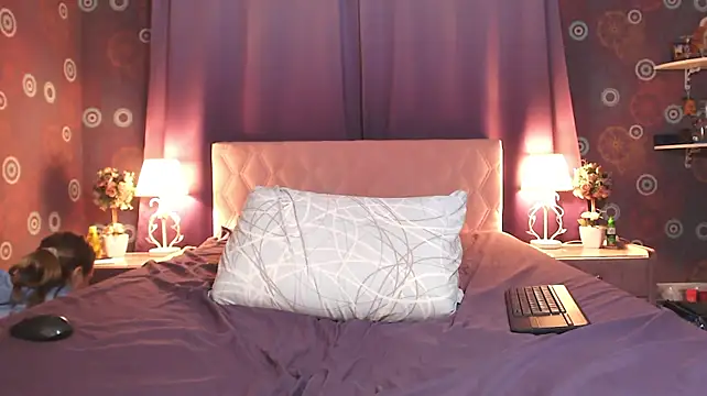 SquirtyAlice live cam on StripChat