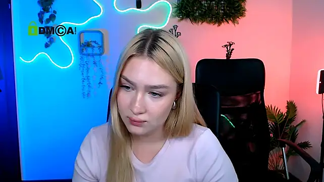 playful_sophie live cam on StripChat