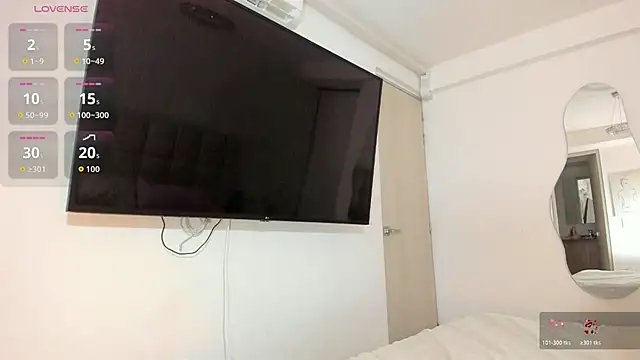 rouse__hallberg live cam on StripChat