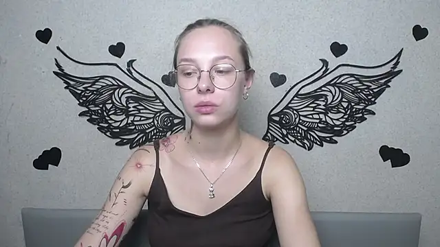 SteshaGlass live cam on StripChat