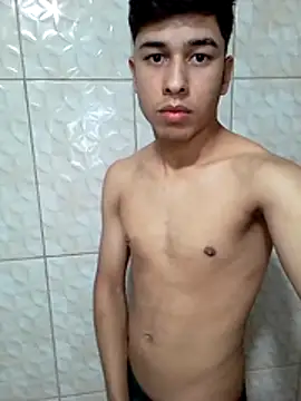 sss020 live cam on StripChat