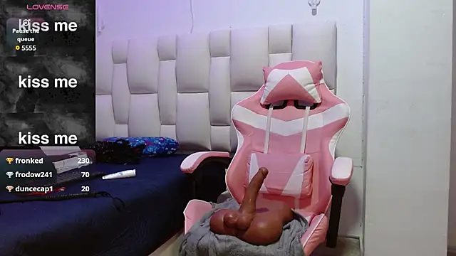 michel_rous_ live cam on StripChat