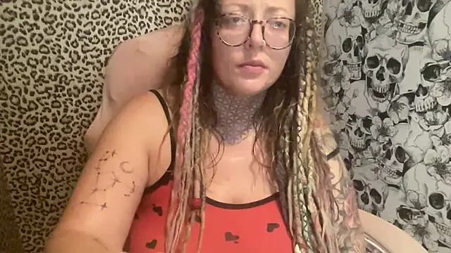 Aubrey-18XX live cam on StripChat