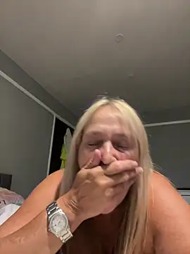 Blondnboujee53