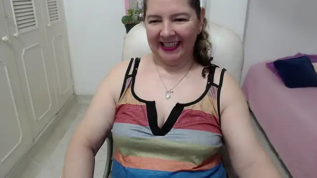 leonela_69 live cam on StripChat