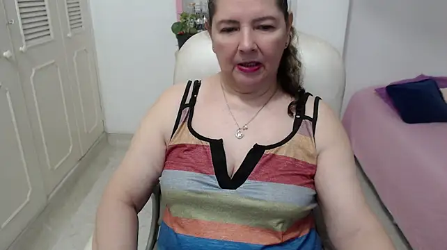 leonela_69 live cam on StripChat
