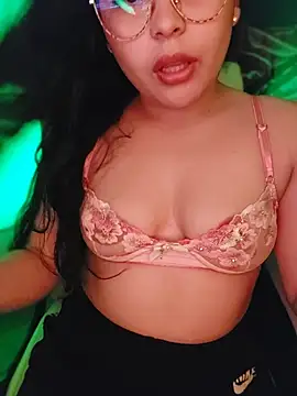 Elinaax live cam on StripChat