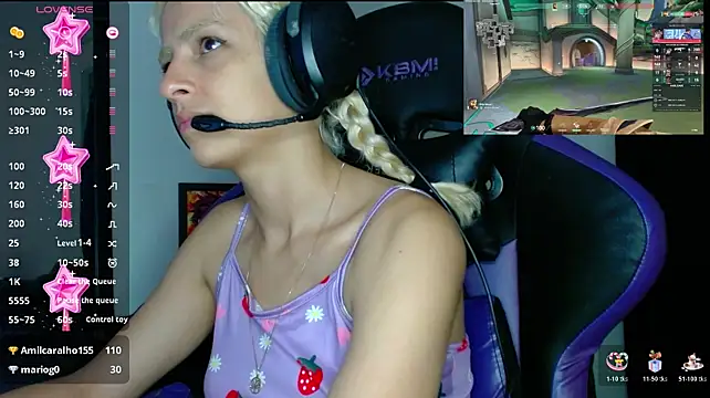 blondegamerr live cam on StripChat
