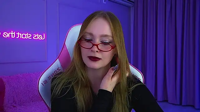 AgataFoxley live cam on StripChat
