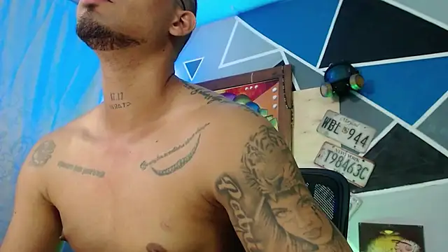 MagnusFrost live cam on StripChat