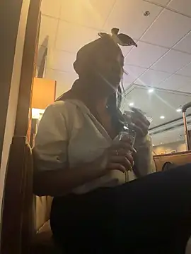 LeBimbo live cam on StripChat