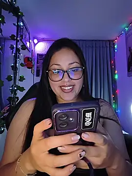 Bella-Gema live cam on StripChat