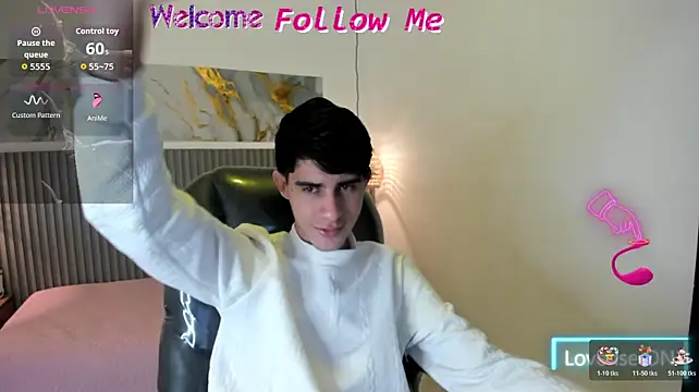 Dyla_n18 live cam on StripChat