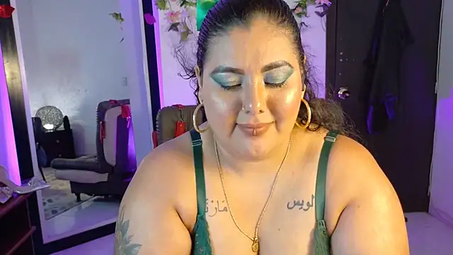 AndreaKinky live cam on StripChat