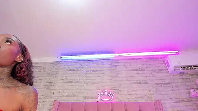 MilanJackson live cam on StripChat