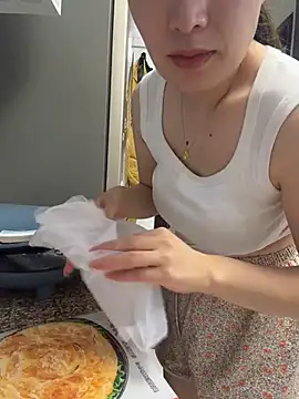 saozi666 (F milf) - 完成目标可选：挤奶水、身体部位特写、开双插票、任选一个道具讲解用法、指定开票场景