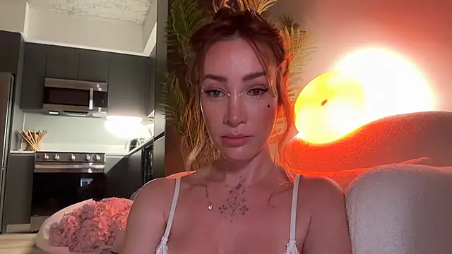 Saroria live cam on StripChat