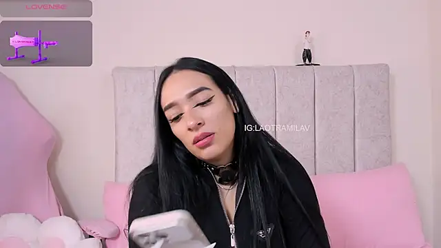 MilaVelour live cam on StripChat