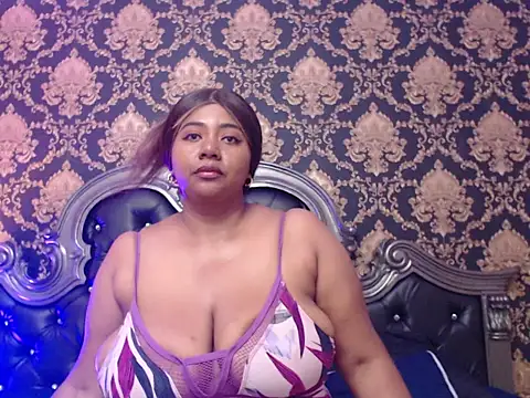 KiaraDiazz live cam on StripChat