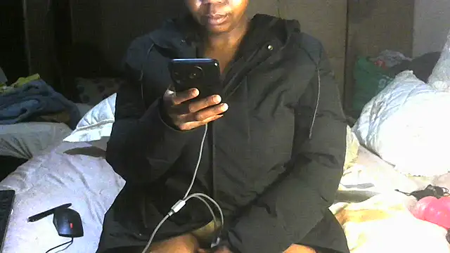NicoleBitch87 live cam on StripChat