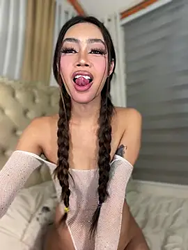 Innocent_yanixx69 live sex cam