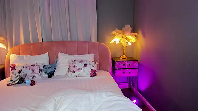 AmedeeaBanks live cam on StripChat
