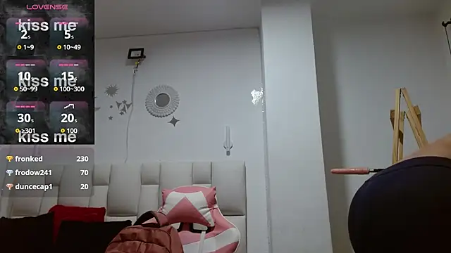 michel_rous_ live cam on StripChat