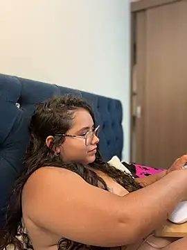 CurlyGirl_1 live sex cam