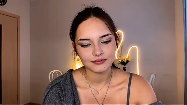 ScattyNoon live cam on StripChat
