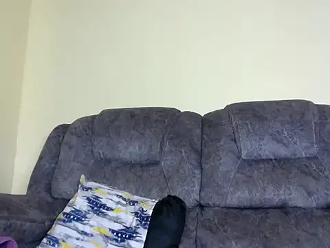 naughty-ebony1 live cam on StripChat