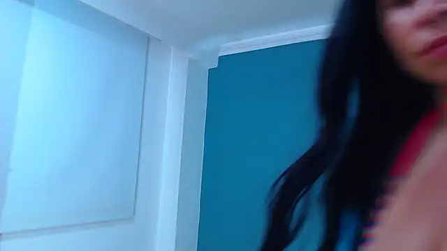 danna-_roouss live cam on StripChat