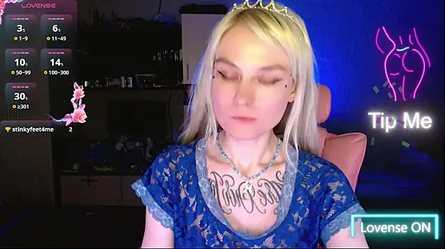 mischellemeow13 live cam on StripChat