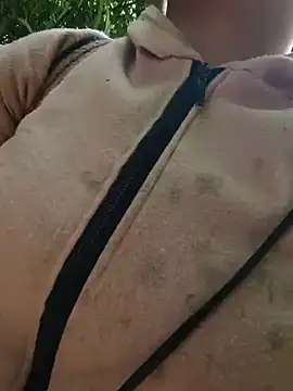 quynhkoolbae live cam on StripChat