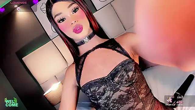 Kornylovee live cam on StripChat