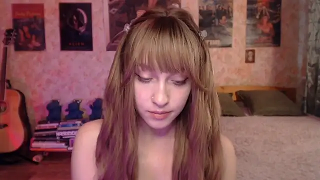 Friendly_Ellie live cam on StripChat