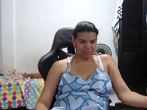 Adriana_0312 live cam on StripChat