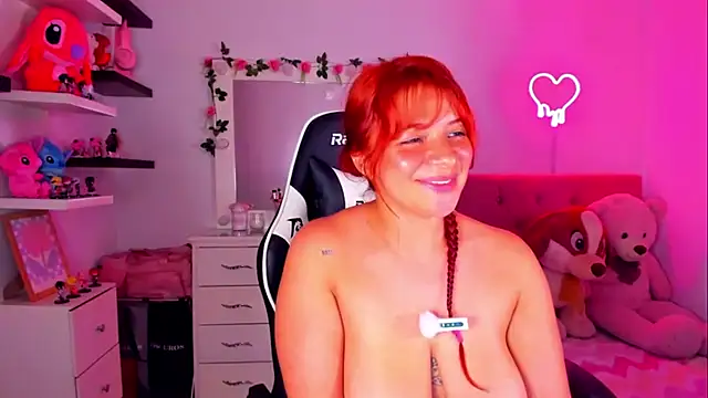 Vannessa__Shy live cam on StripChat