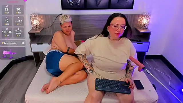 MiaYMolly live cam on StripChat