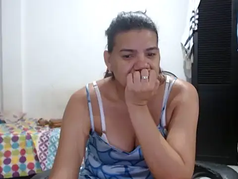 Adriana_0312 live cam on StripChat