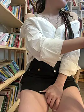 secretly_masturbating live cam on StripChat
